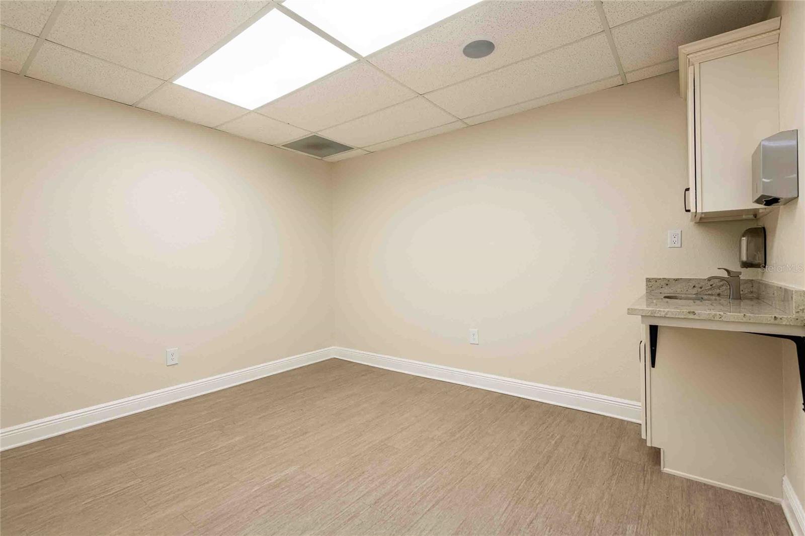 Listing photo id 23 for 4109 Armenia