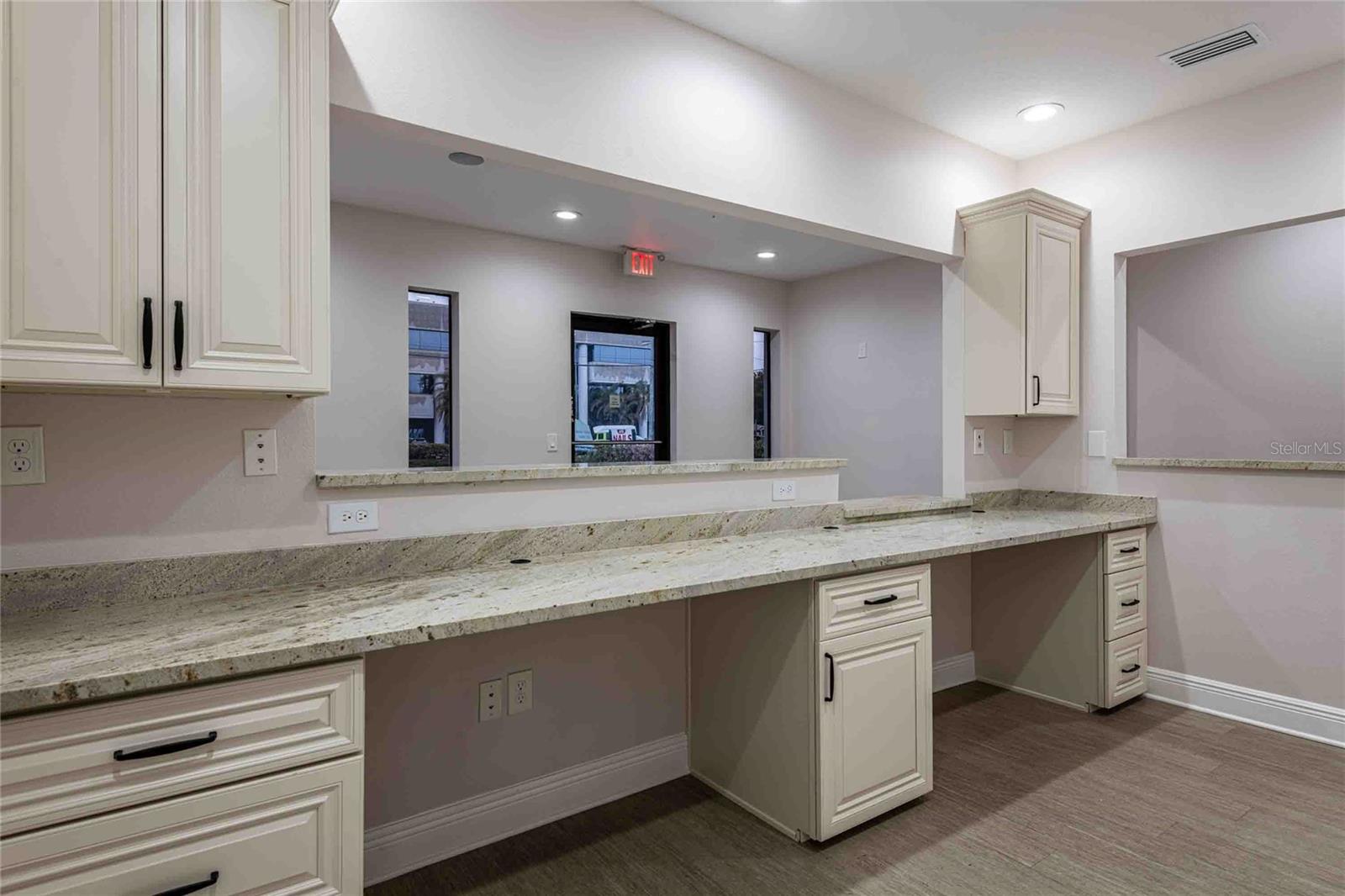 Listing photo id 29 for 4109 Armenia