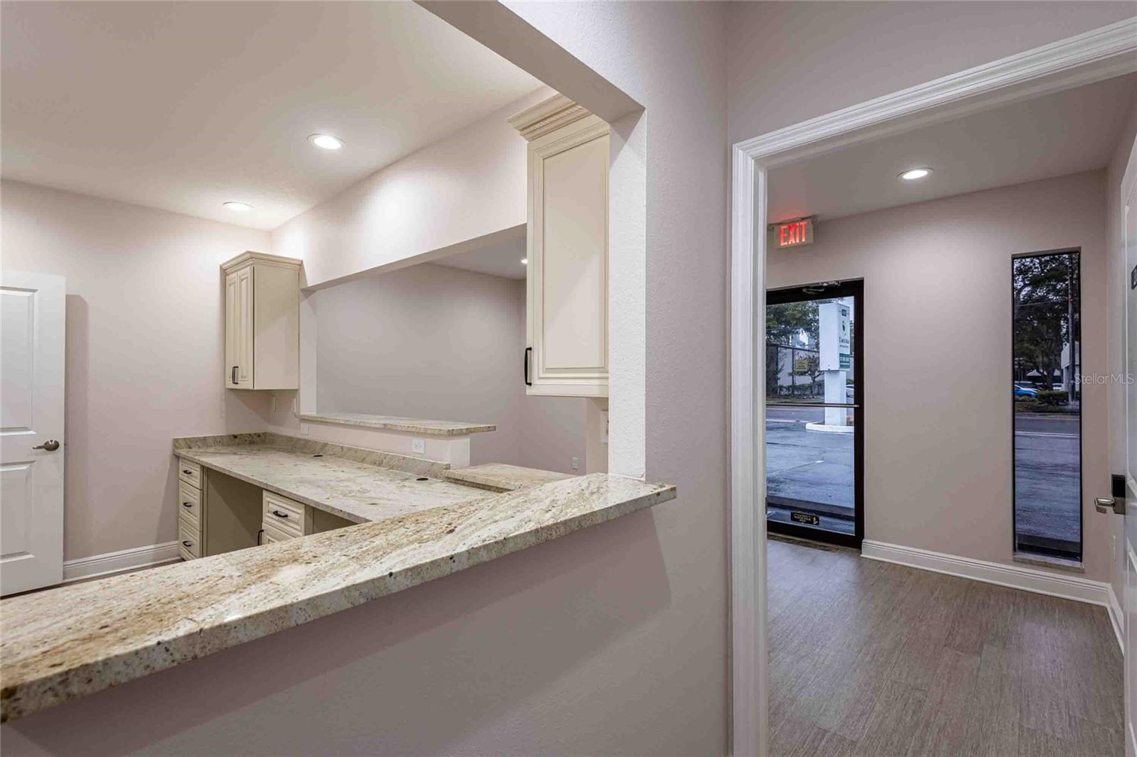 Listing photo id 31 for 4109 Armenia