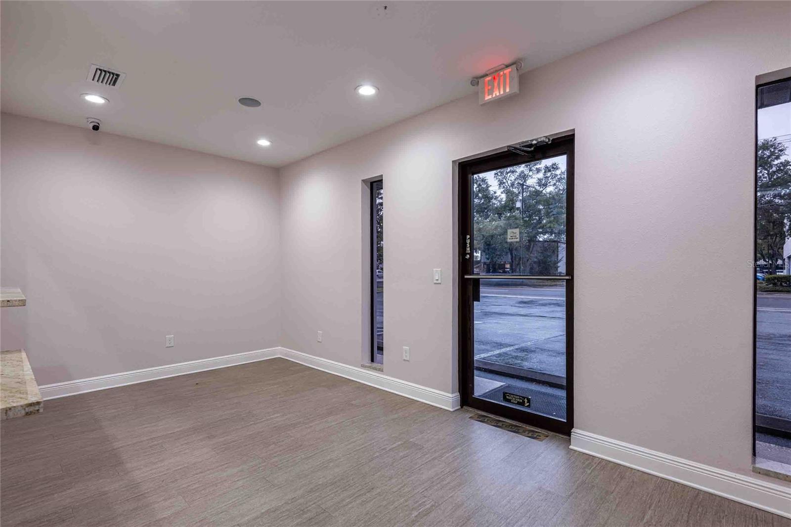 Listing photo id 32 for 4109 Armenia