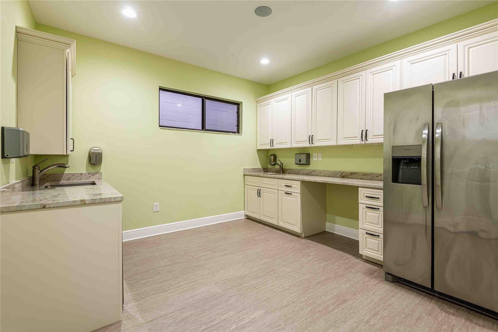 Listing photo id 36 for 4109 Armenia