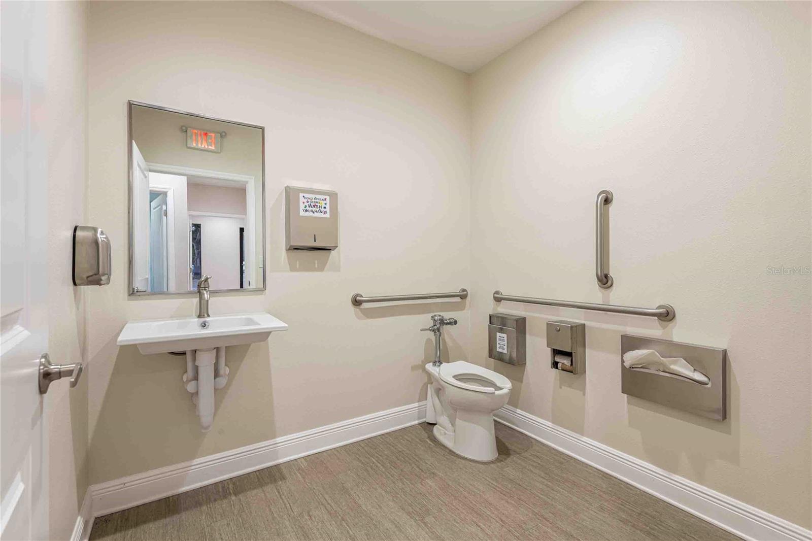 Listing photo id 2 for 4109 Armenia