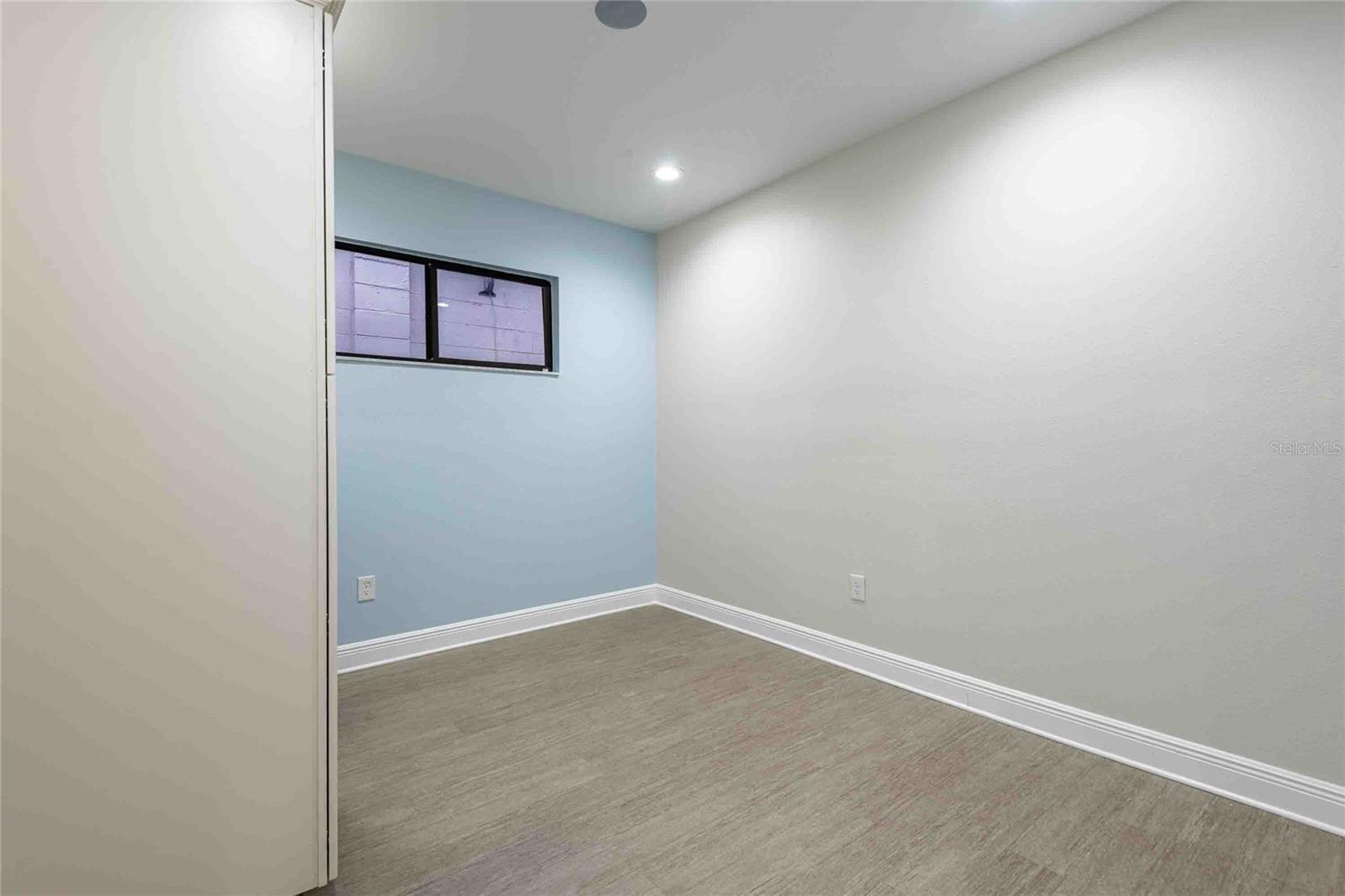 Listing photo id 38 for 4109 Armenia