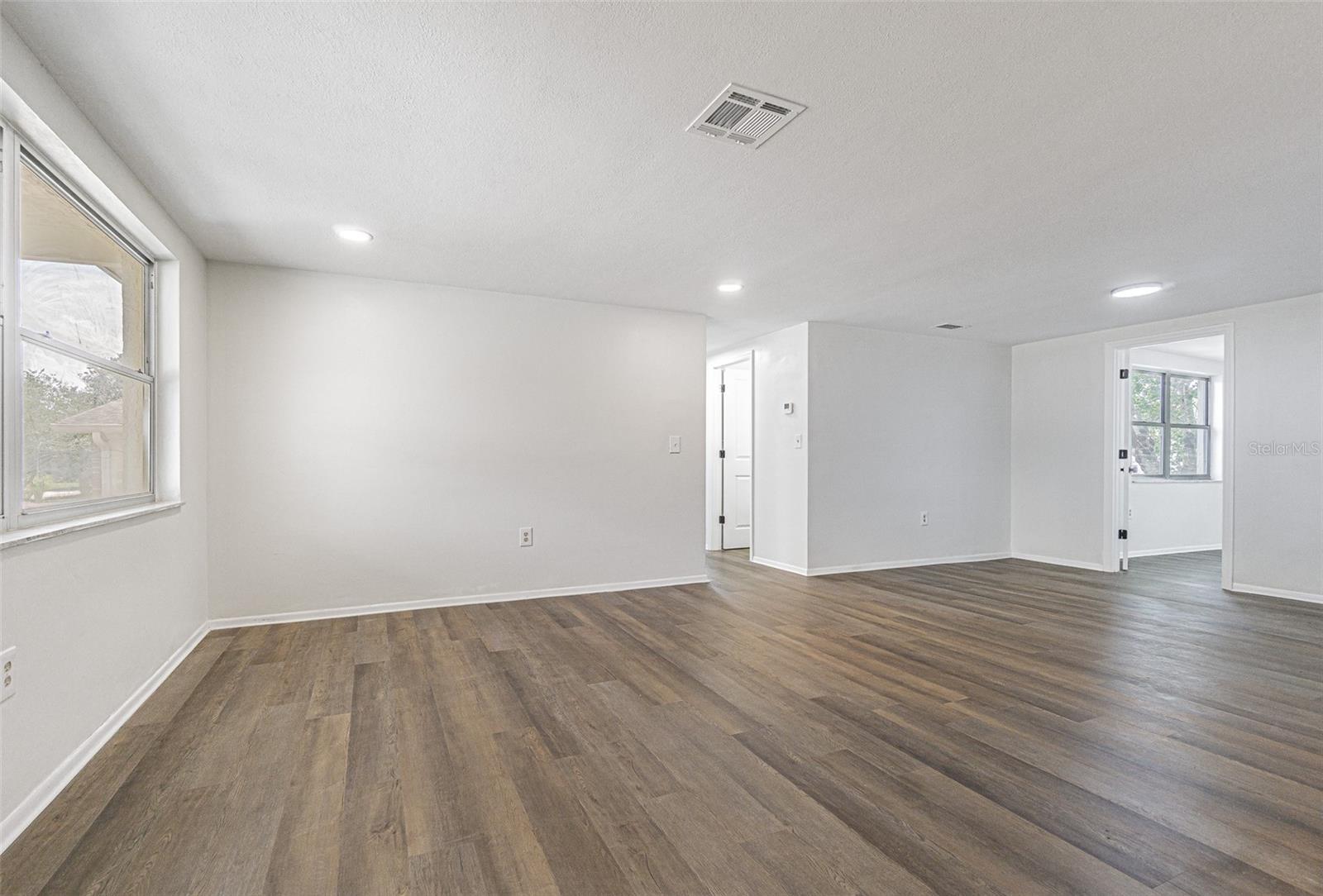 Image 11 of 27 For 5165 Greenwood Street