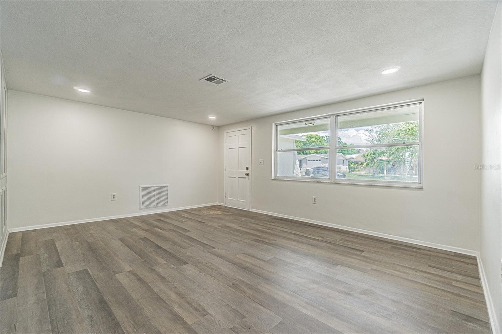 Image 12 of 27 For 5165 Greenwood Street