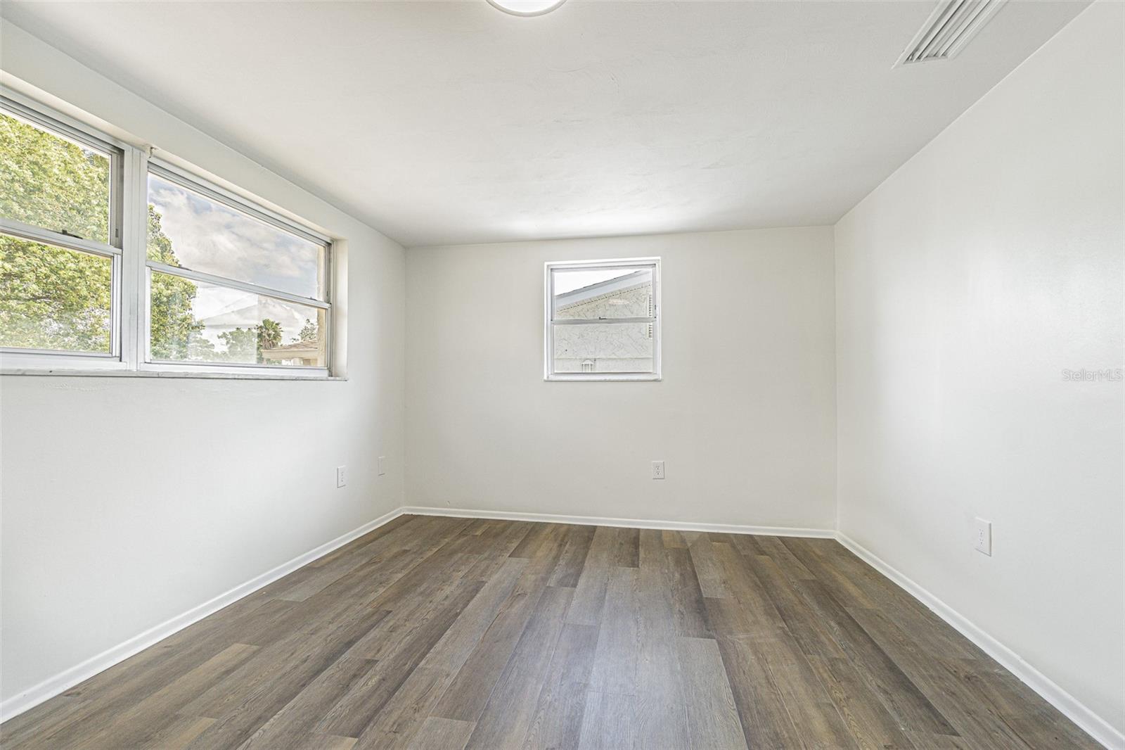 Image 17 of 27 For 5165 Greenwood Street