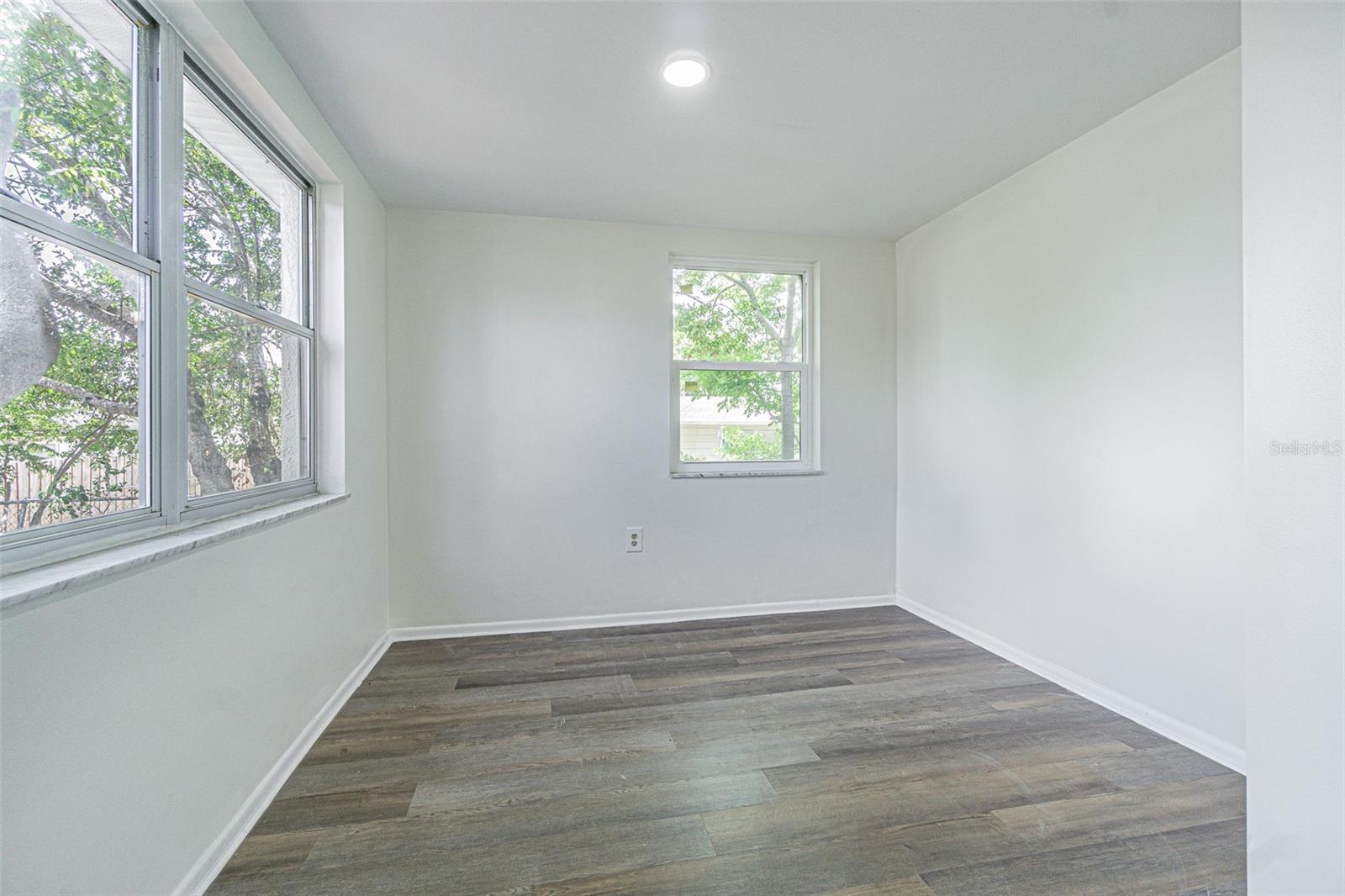 Image 21 of 27 For 5165 Greenwood Street