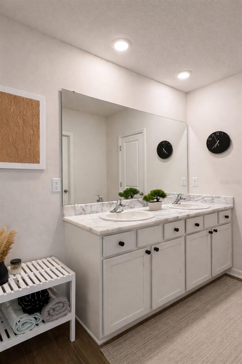 Image 32 of 75 For 3419 Hilltop Circle