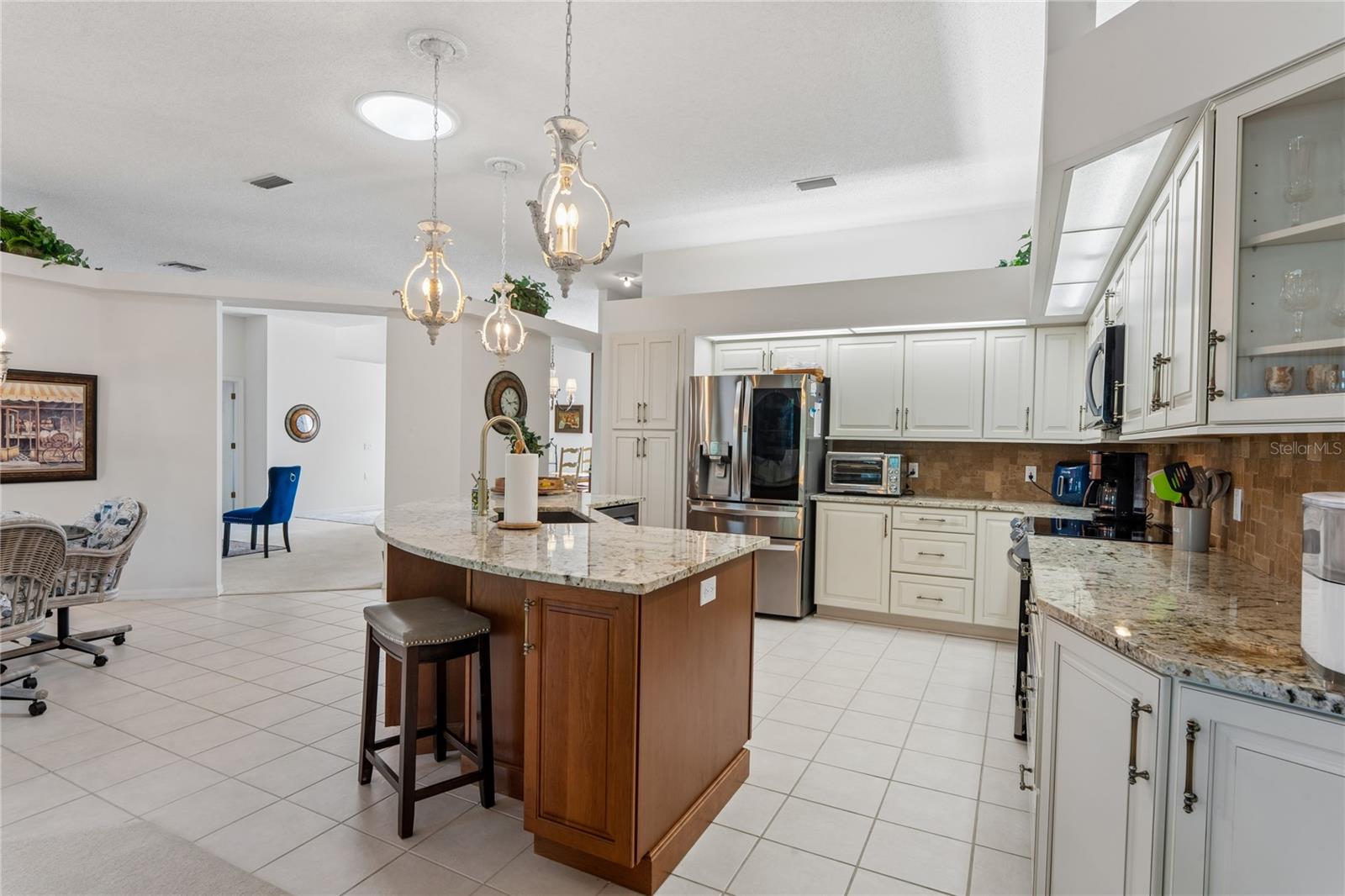 Image 14 of 94 For 2047 Overbrook Lane