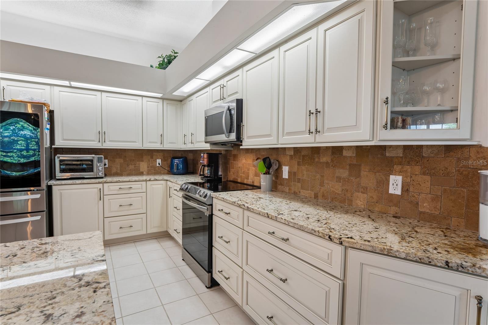 Image 15 of 94 For 2047 Overbrook Lane