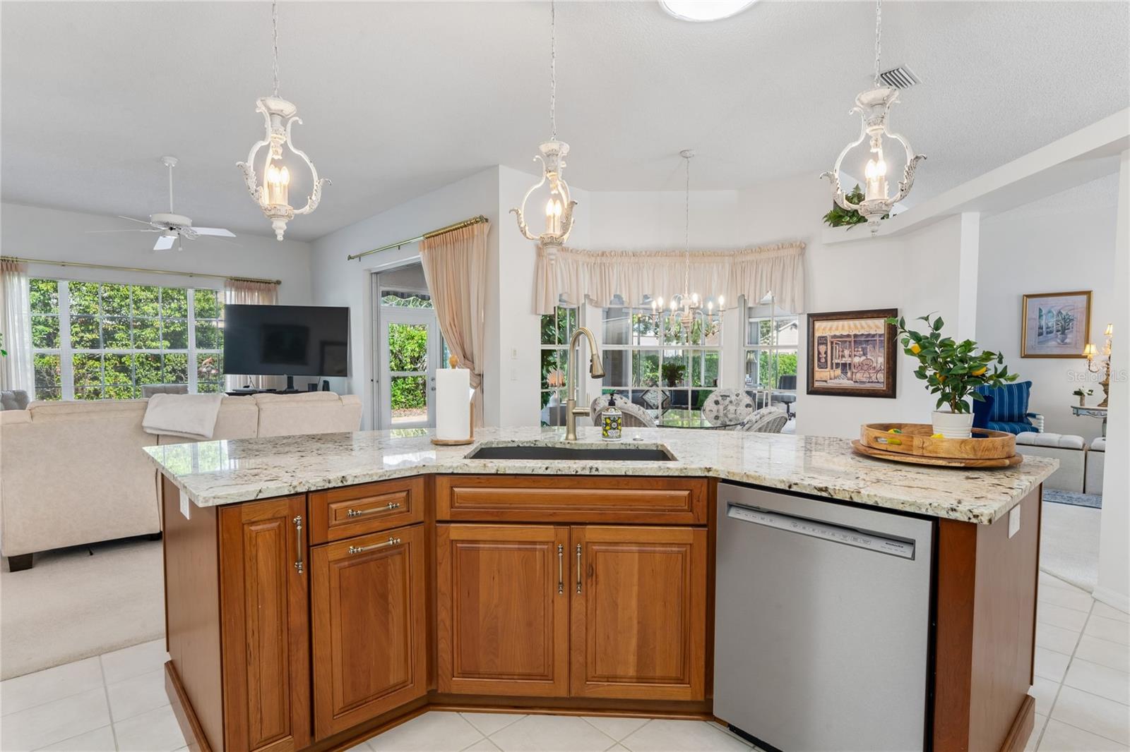 Image 16 of 94 For 2047 Overbrook Lane