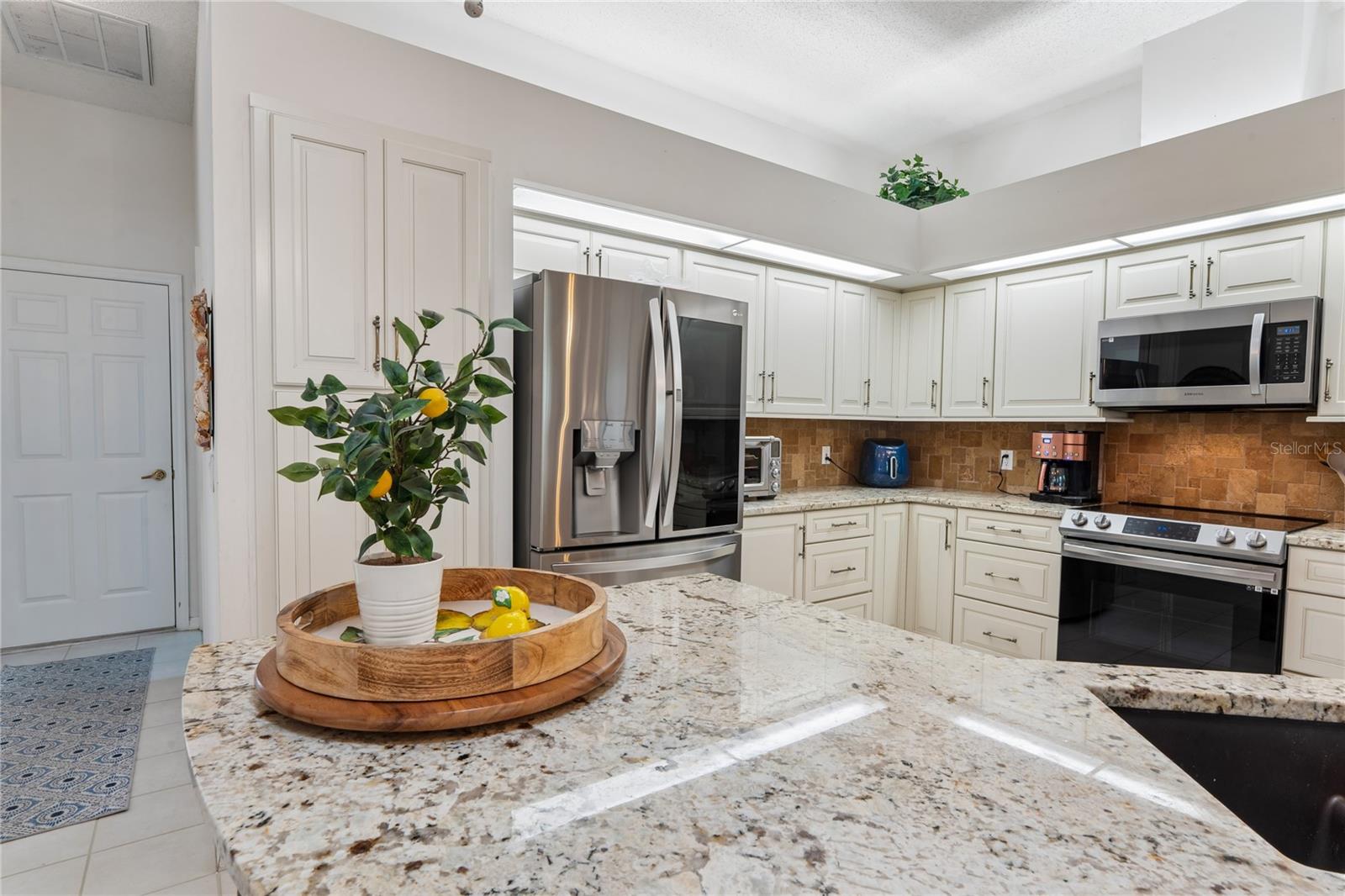 Image 17 of 94 For 2047 Overbrook Lane