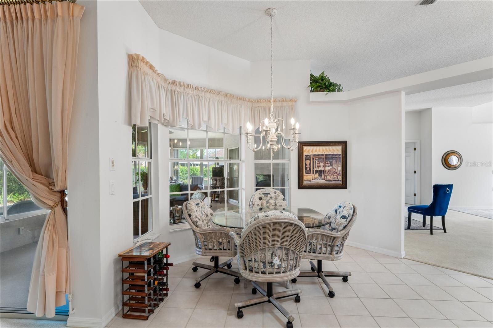 Image 18 of 94 For 2047 Overbrook Lane