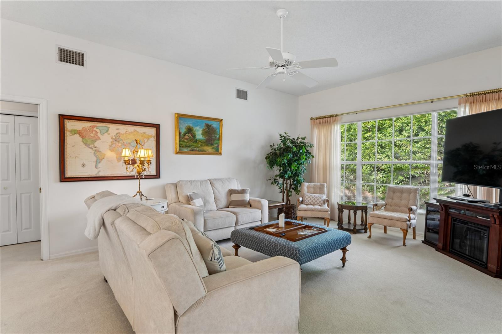 Image 23 of 94 For 2047 Overbrook Lane