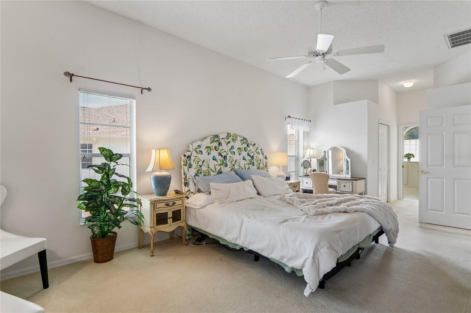 Image 29 of 94 For 2047 Overbrook Lane