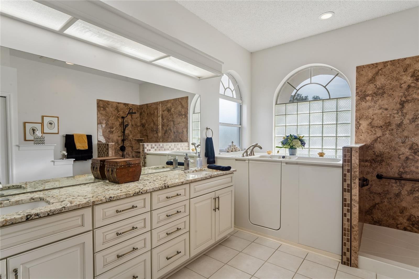 Image 32 of 94 For 2047 Overbrook Lane