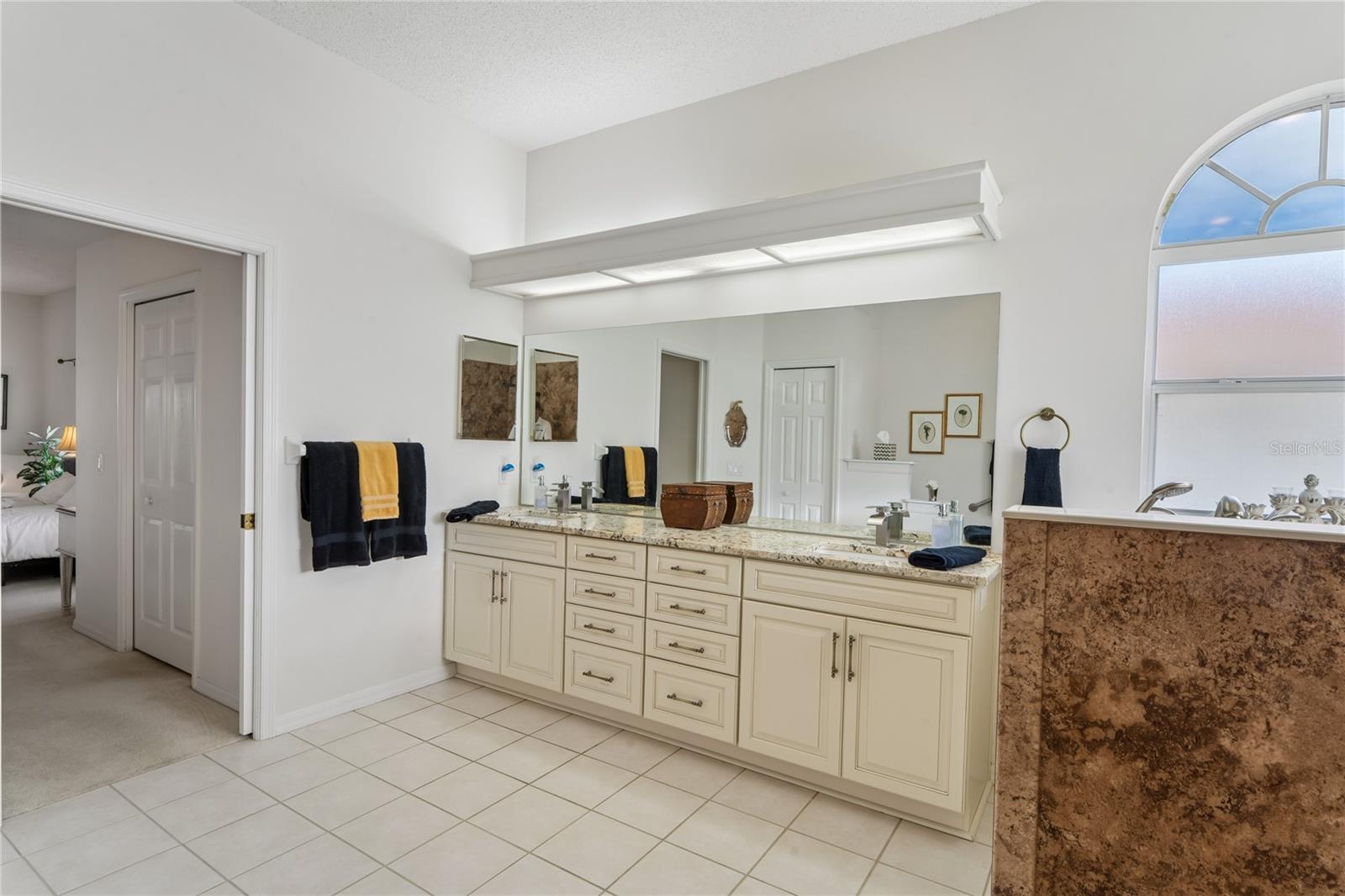 Image 35 of 94 For 2047 Overbrook Lane