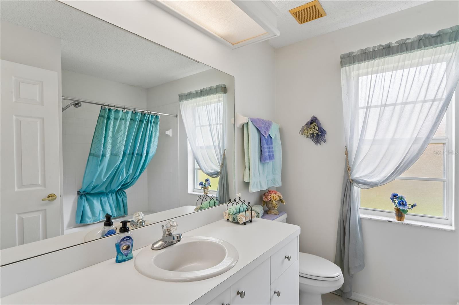 Image 39 of 94 For 2047 Overbrook Lane