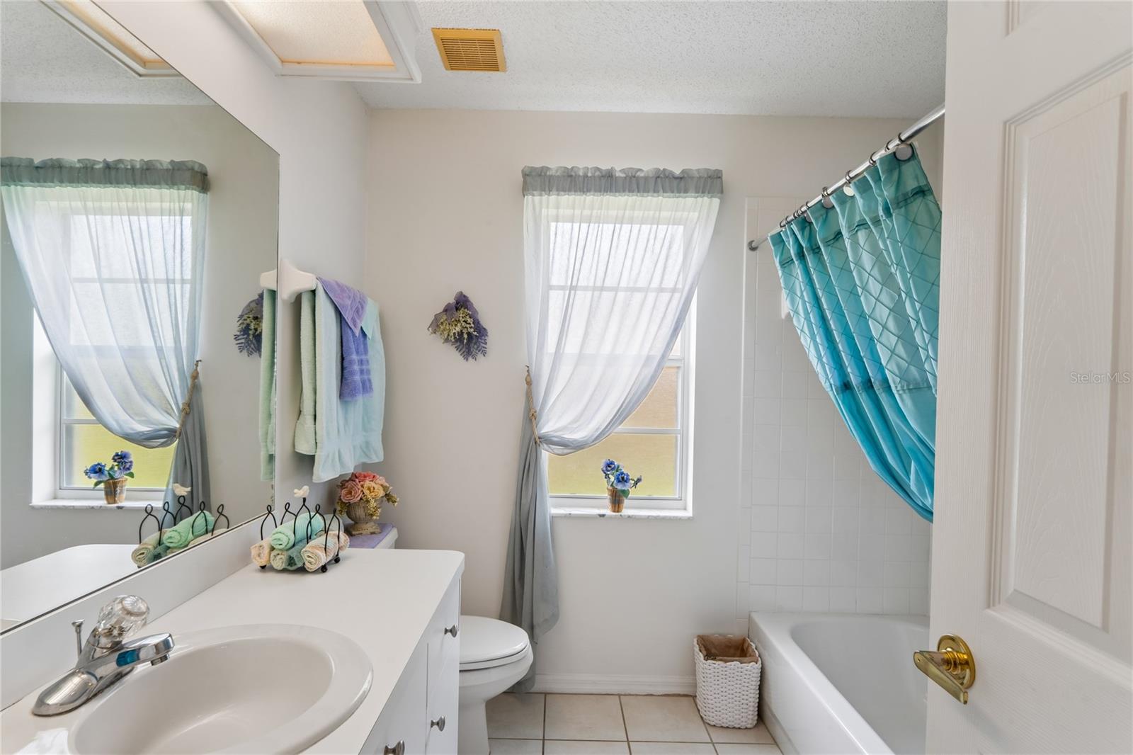 Image 40 of 94 For 2047 Overbrook Lane