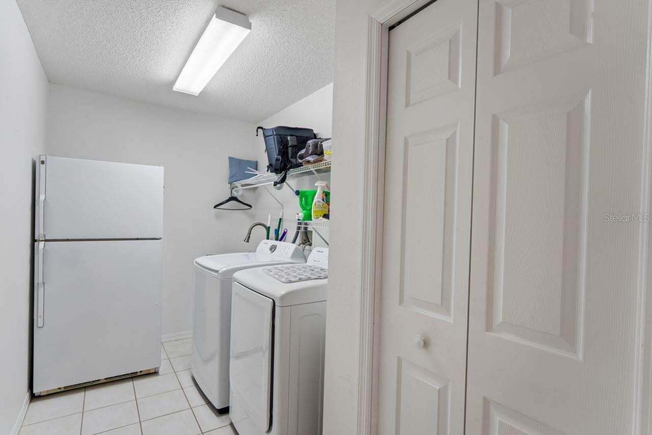 Image 58 of 94 For 2047 Overbrook Lane