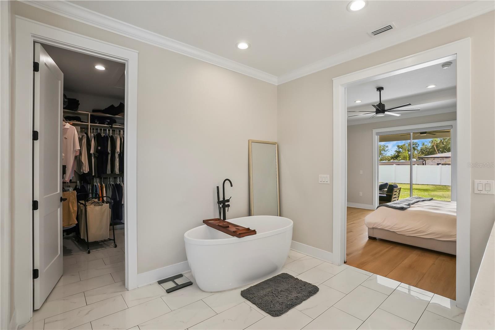 Listing photo id 9 for 2115 Lincoln Avenue