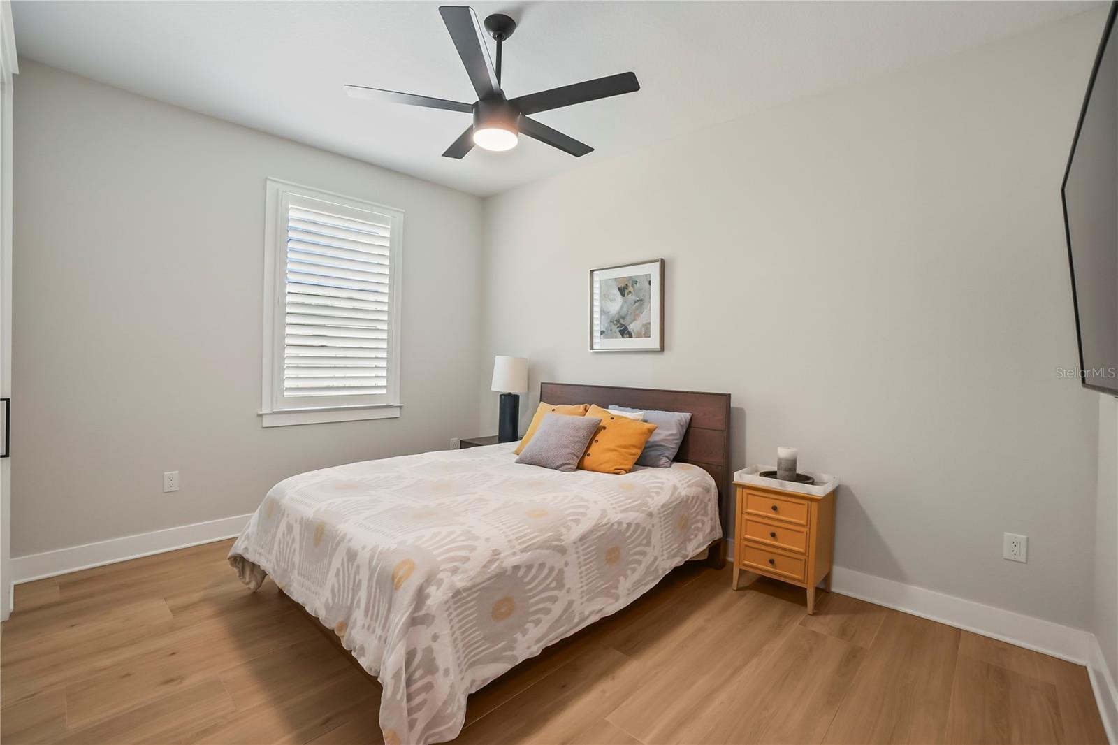 Listing photo id 11 for 2115 Lincoln Avenue