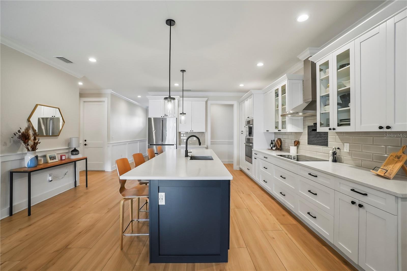 Listing photo id 21 for 2115 Lincoln Avenue