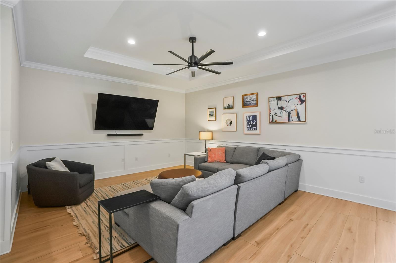 Listing photo id 25 for 2115 Lincoln Avenue