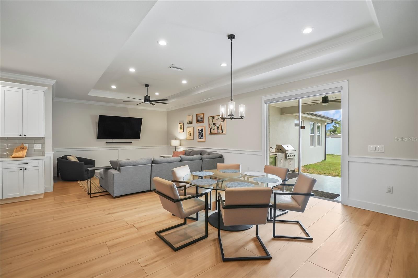 Listing photo id 27 for 2115 Lincoln Avenue