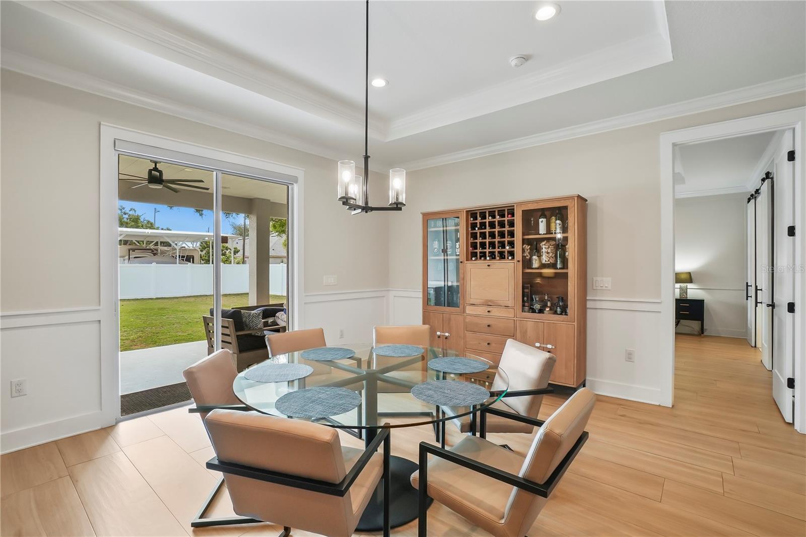 Listing photo id 28 for 2115 Lincoln Avenue