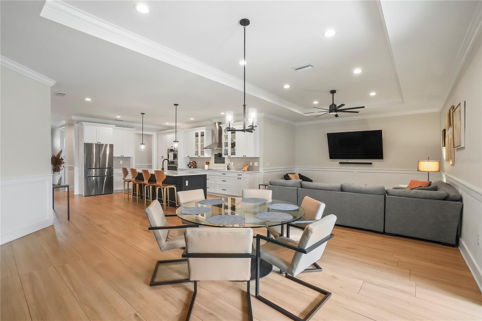 Listing photo id 29 for 2115 Lincoln Avenue