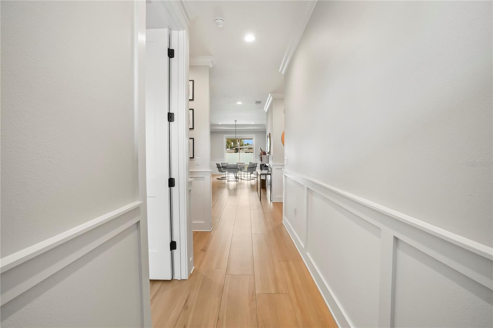 Listing photo id 32 for 2115 Lincoln Avenue