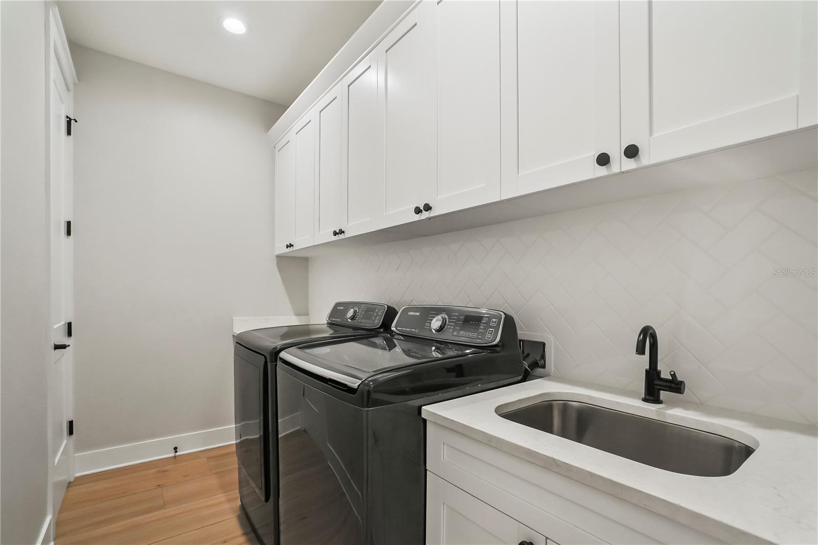 Listing photo id 33 for 2115 Lincoln Avenue