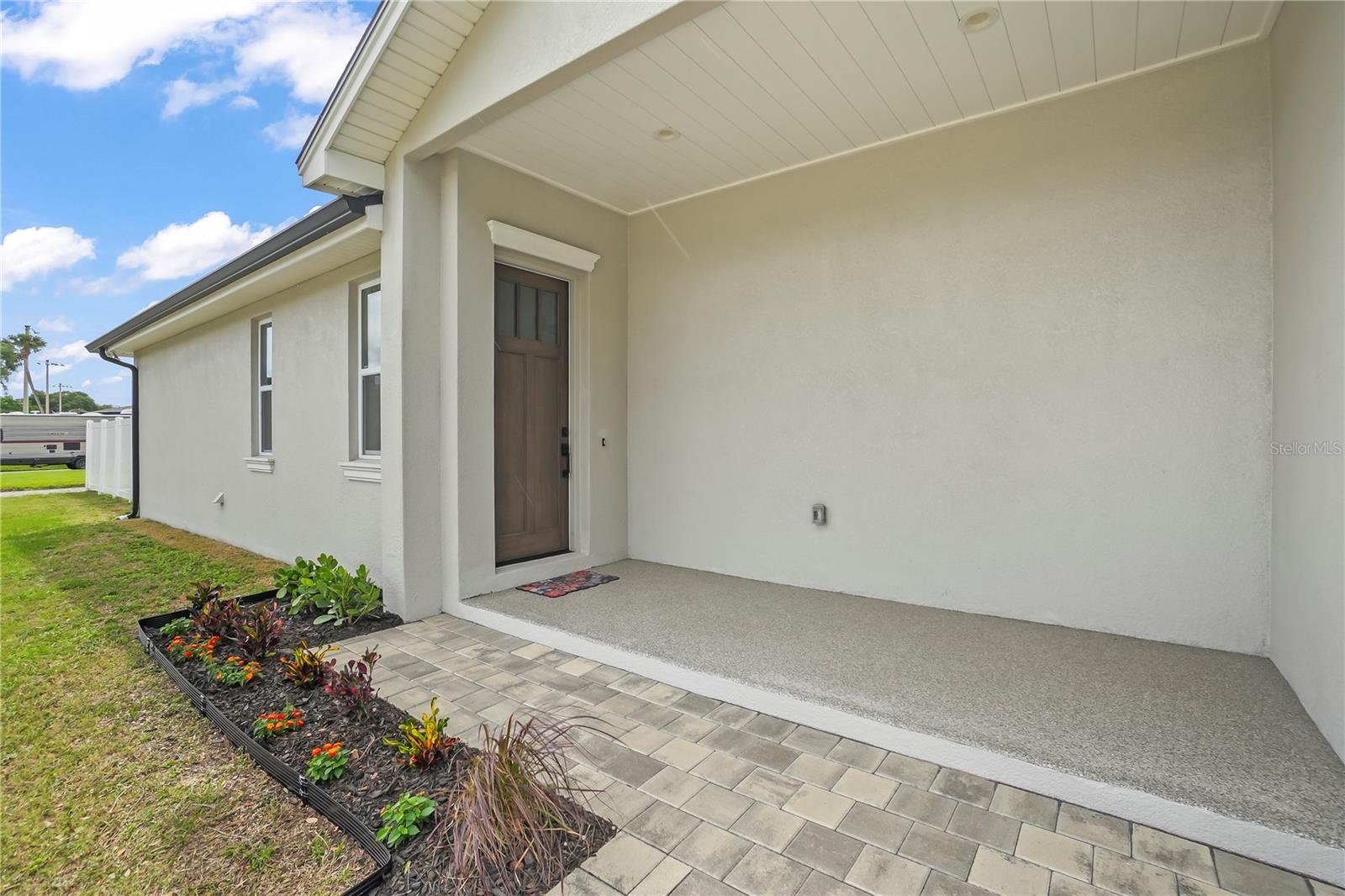 Listing photo id 2 for 2115 Lincoln Avenue