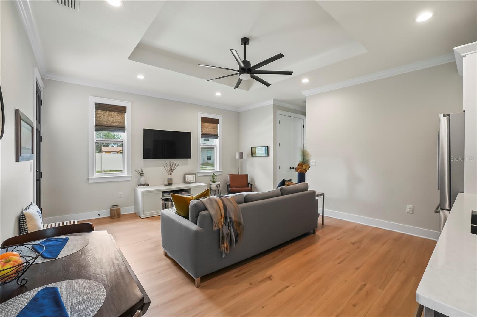 Listing photo id 39 for 2115 Lincoln Avenue