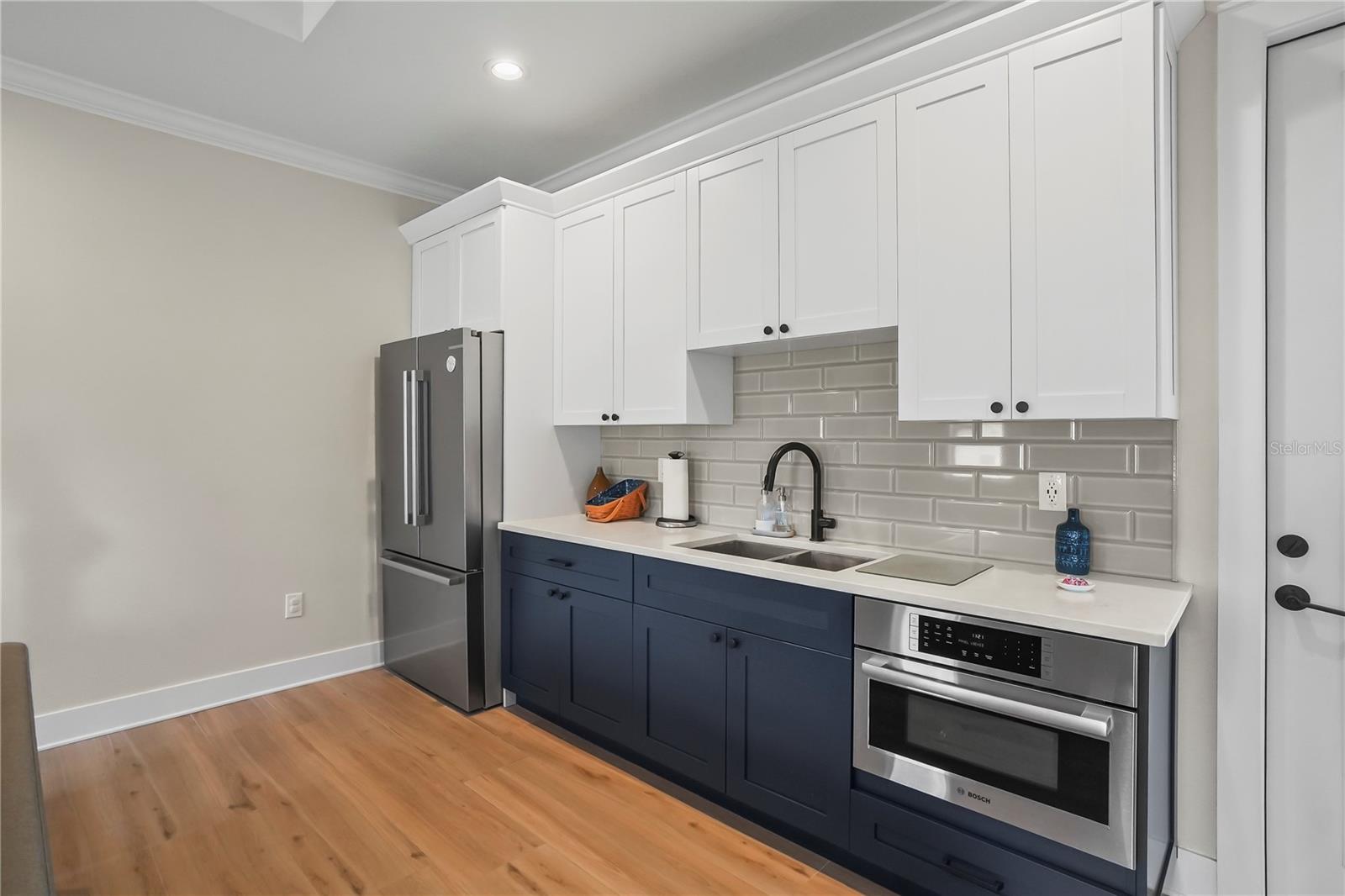 Listing photo id 42 for 2115 Lincoln Avenue