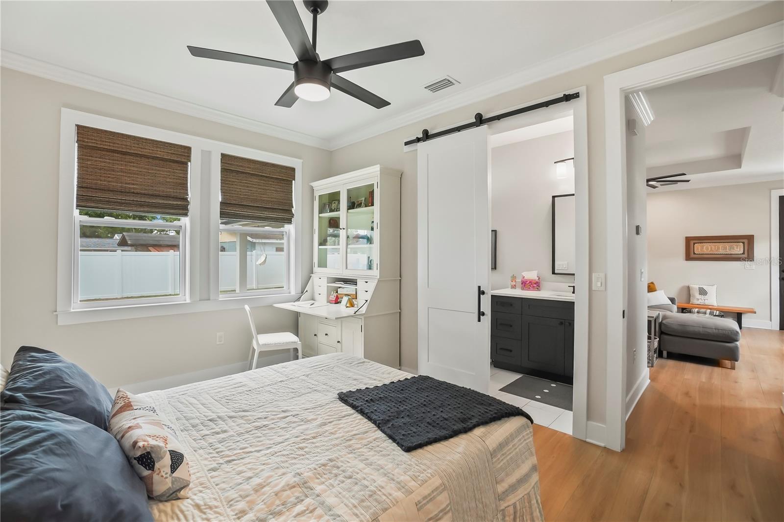 Listing photo id 44 for 2115 Lincoln Avenue