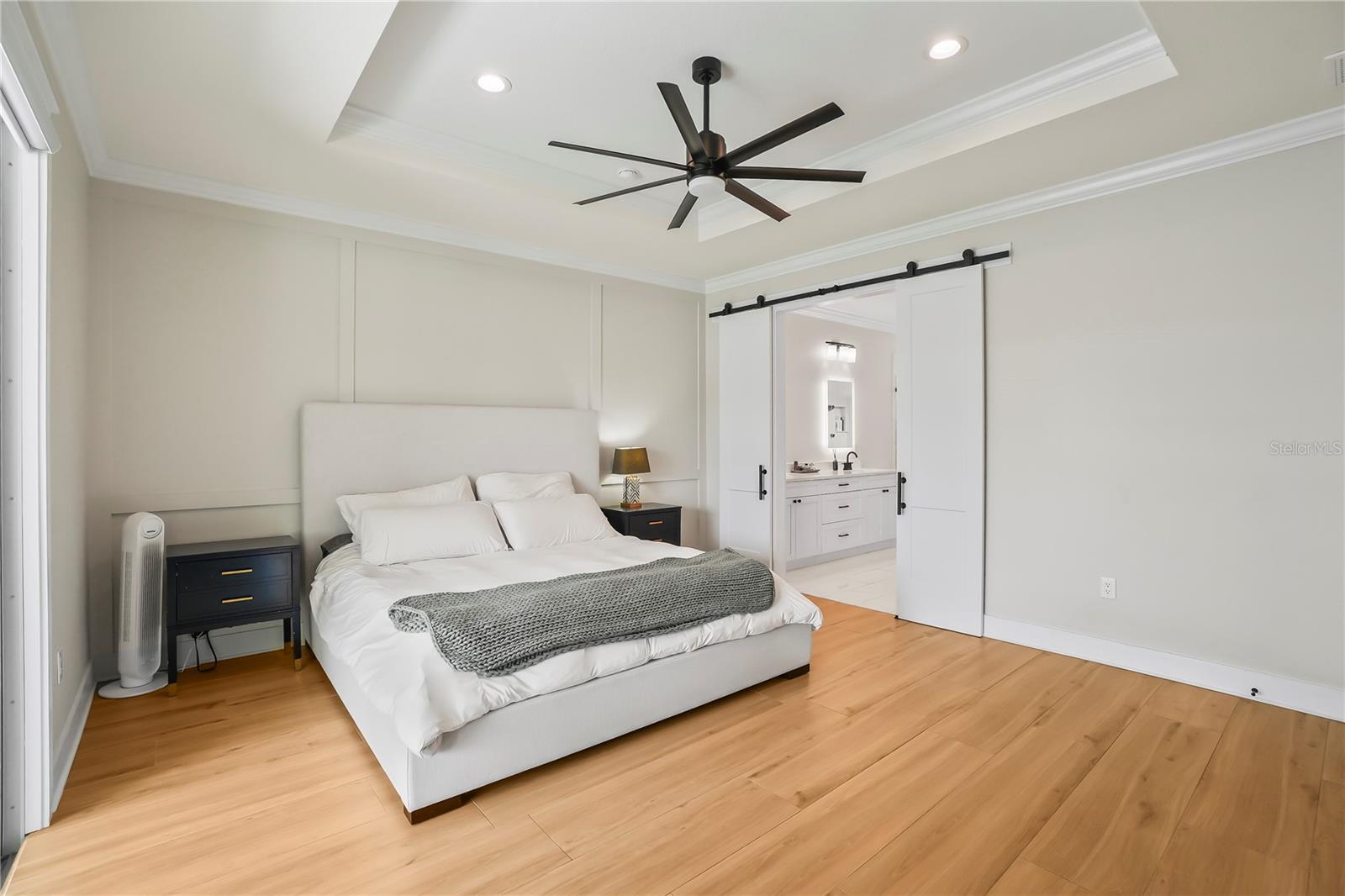 Listing photo id 3 for 2115 Lincoln Avenue