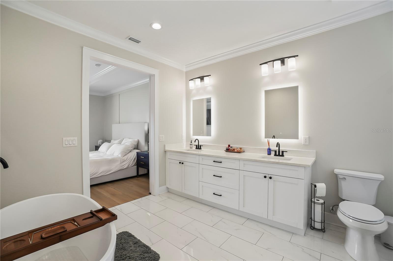 Listing photo id 6 for 2115 Lincoln Avenue