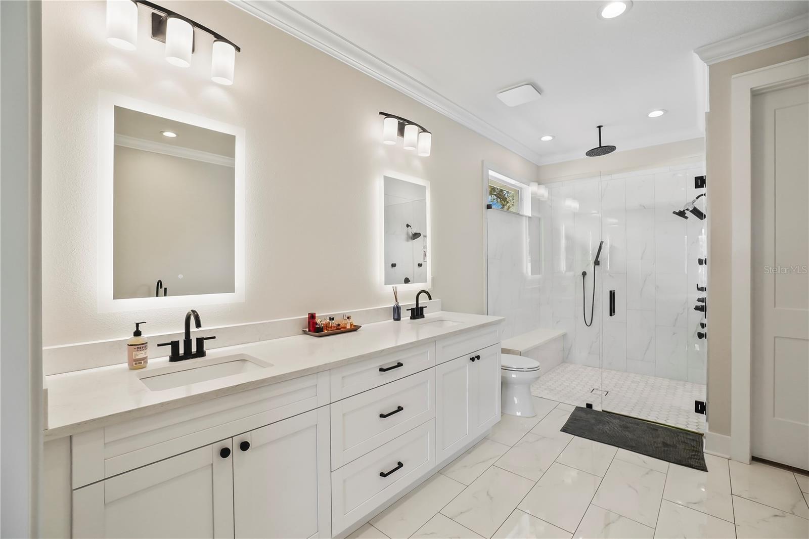 Listing photo id 7 for 2115 Lincoln Avenue