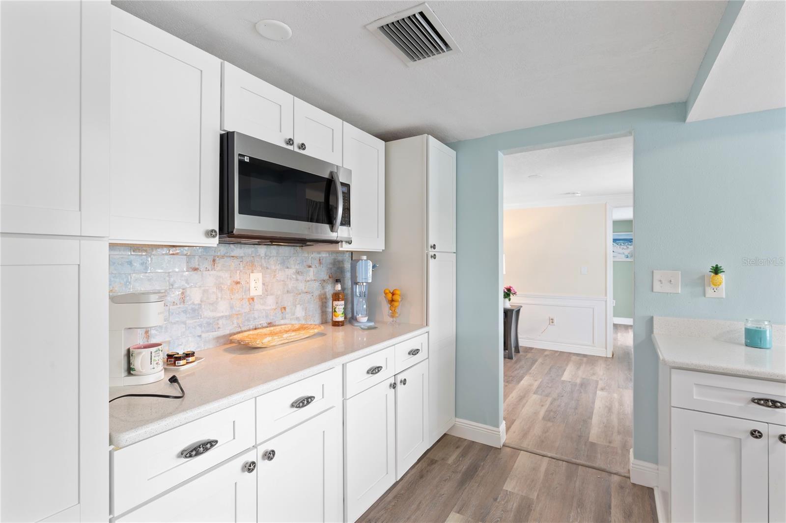 Listing photo id 8 for 3409 Springfield Drive