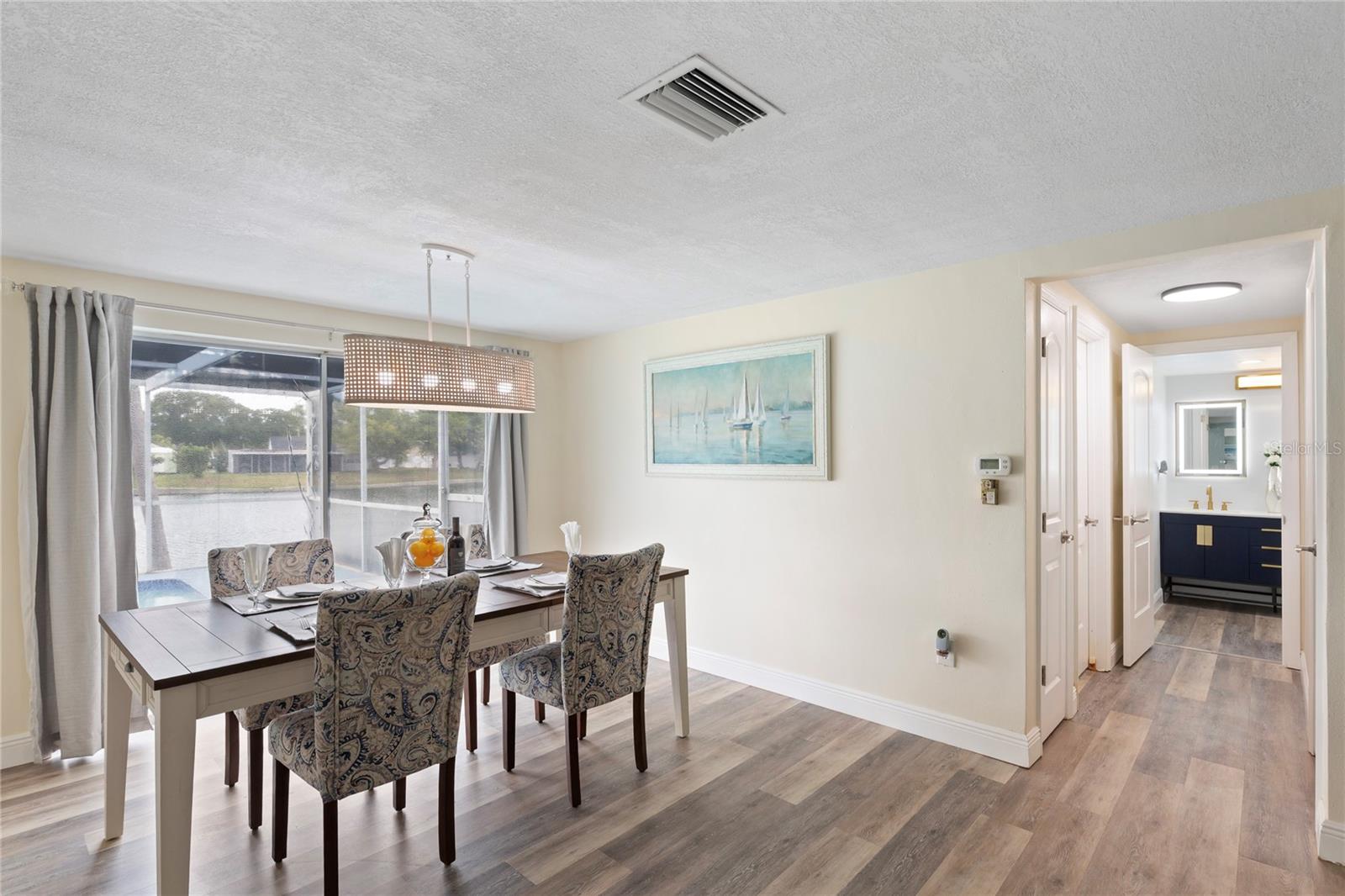 Listing photo id 11 for 3409 Springfield Drive