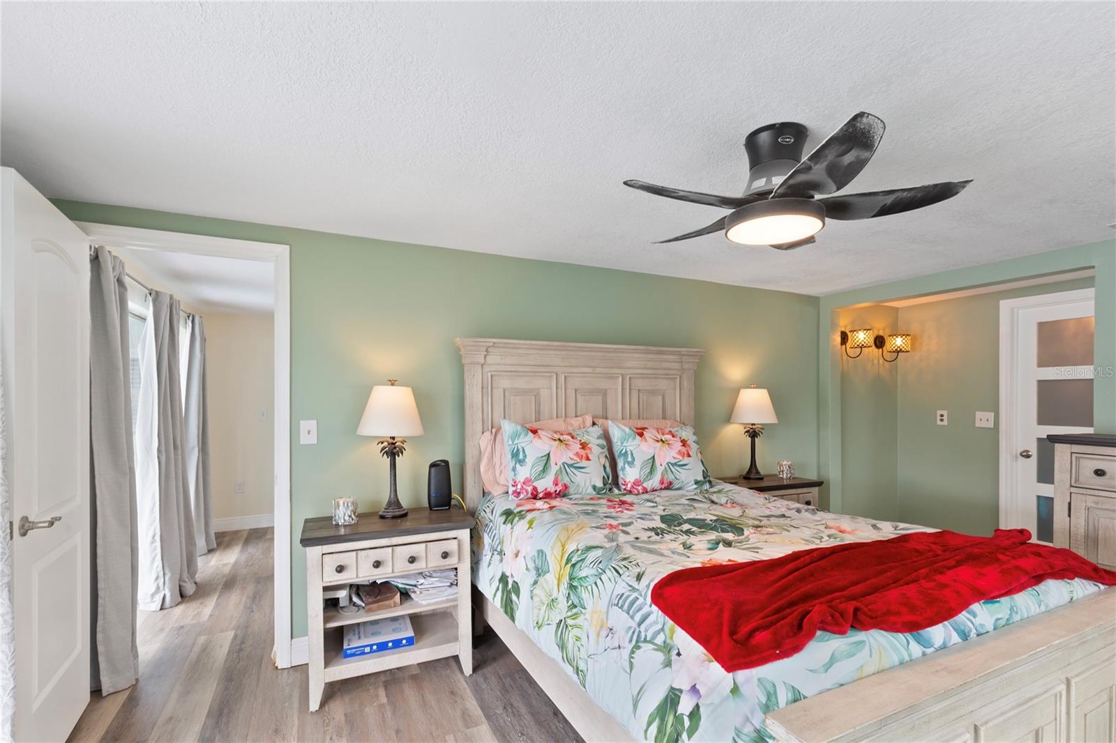 Listing photo id 14 for 3409 Springfield Drive