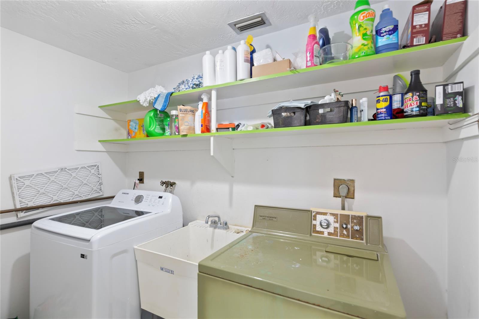 Listing photo id 19 for 3409 Springfield Drive