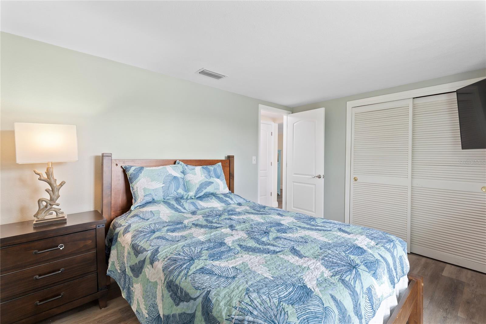 Listing photo id 23 for 3409 Springfield Drive