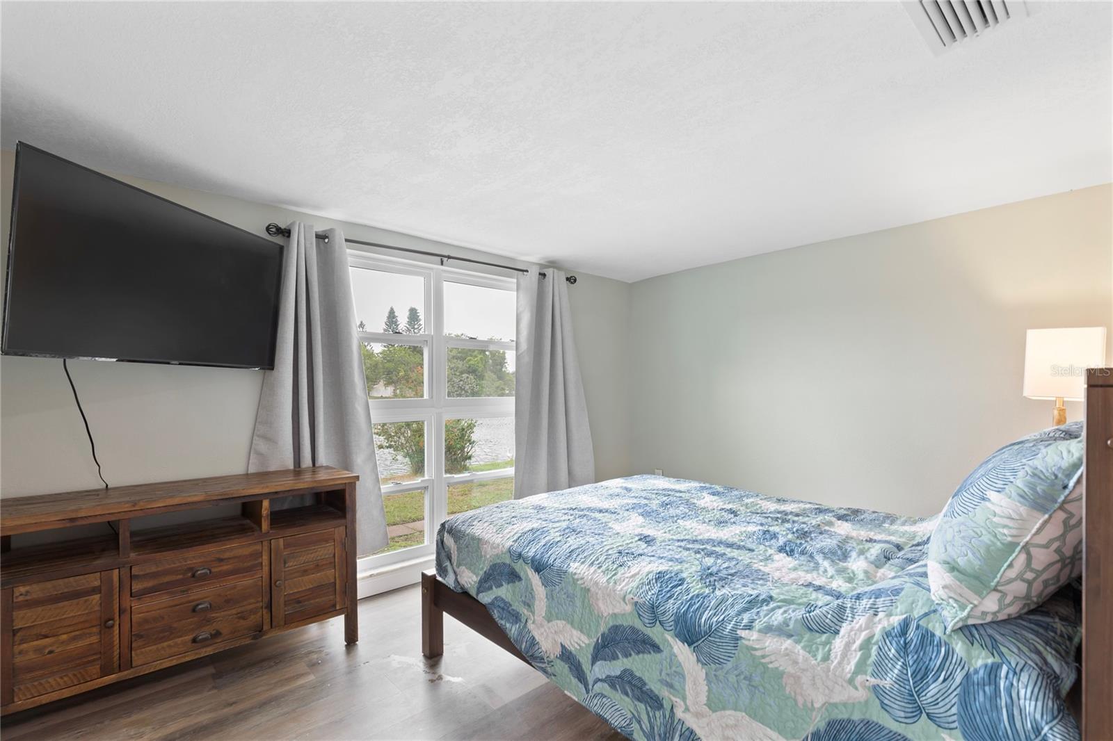 Listing photo id 24 for 3409 Springfield Drive