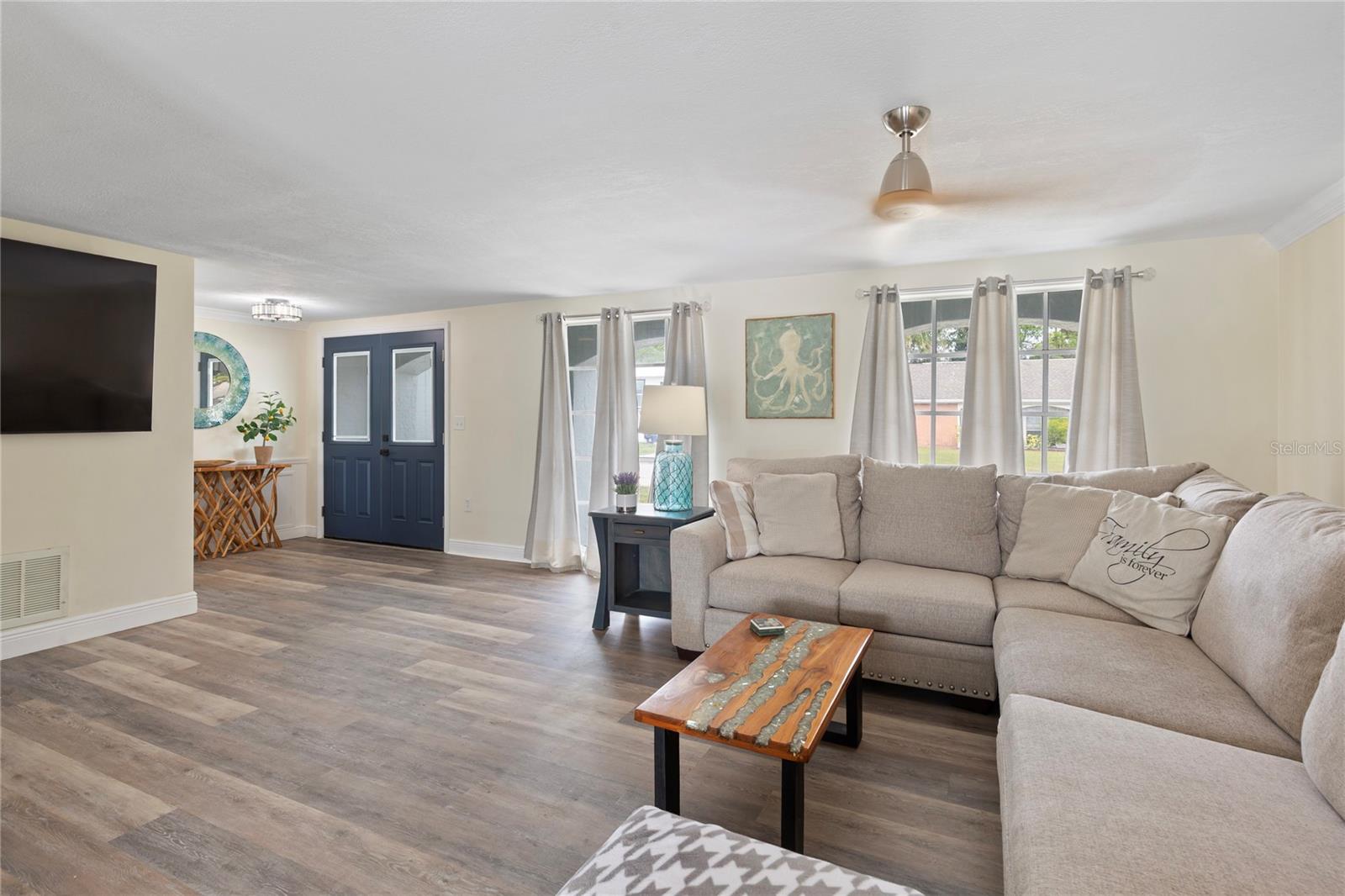 Listing photo id 3 for 3409 Springfield Drive