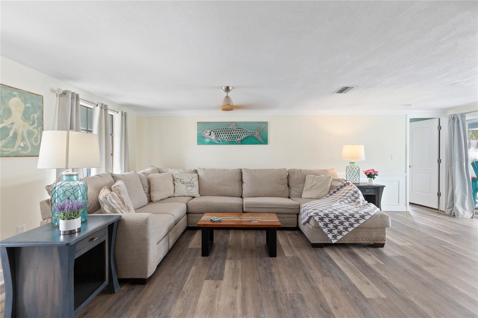 Listing photo id 4 for 3409 Springfield Drive