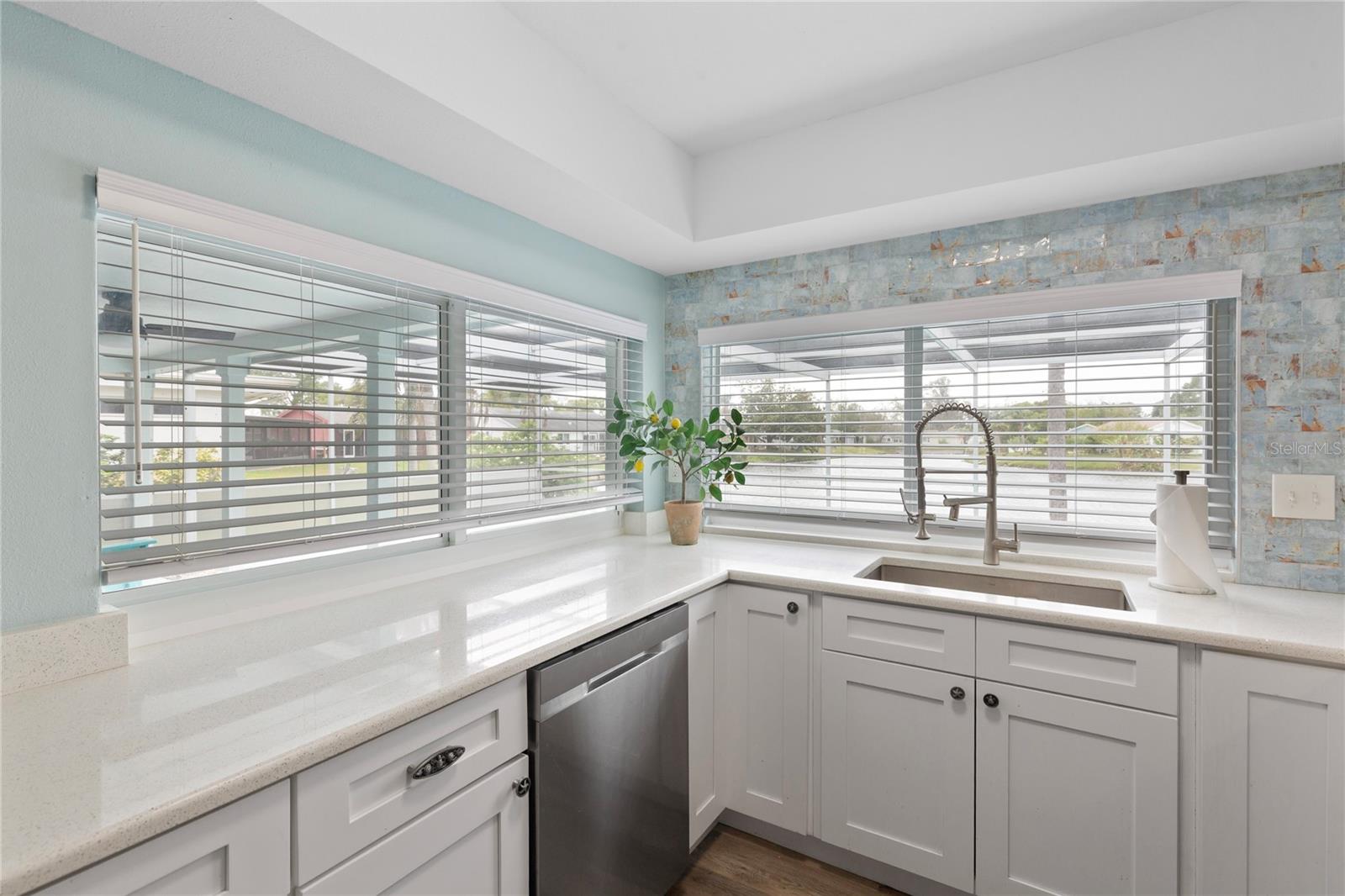 Listing photo id 6 for 3409 Springfield Drive