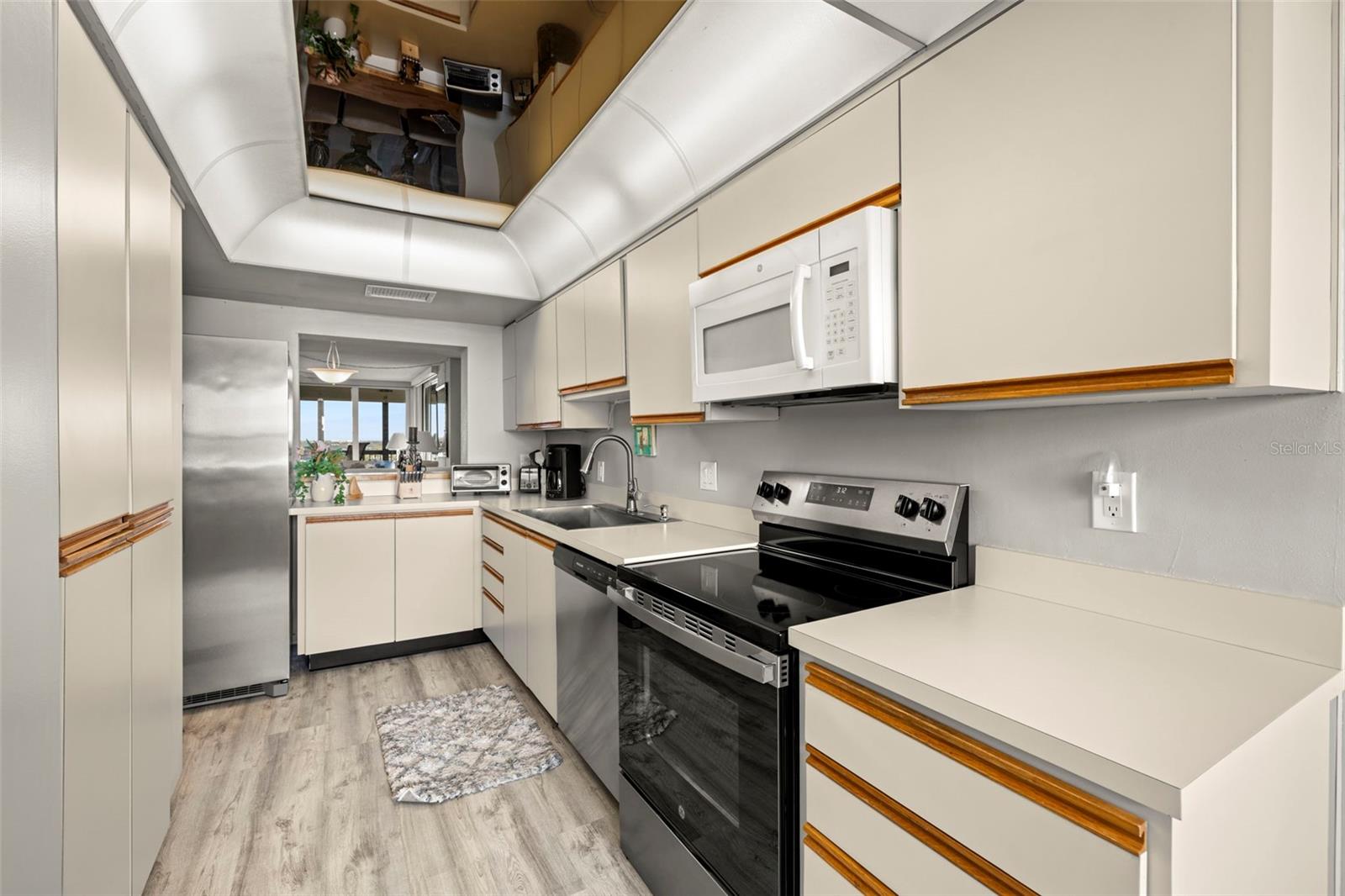 Image 24 of 45 For 9415 Blind Pass Road 1006